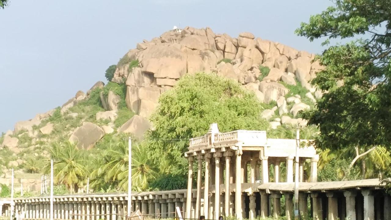 Hotel Varsha Hampi Exteriér fotografie